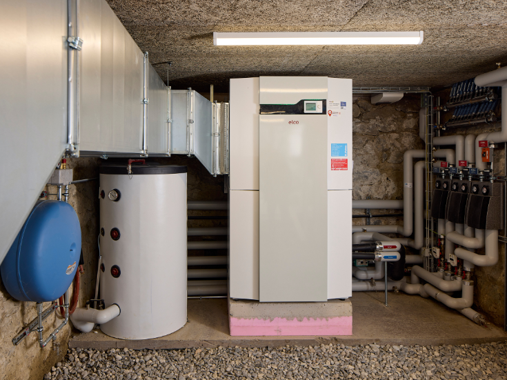 Sanierung mit einer AEROTOP® S2 Luft-Wasser-Wärmepumpe