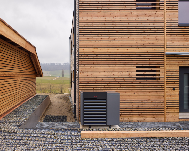 Neubau mit der AEROTOP® SX Luft-Wasser-Wärmepumpe